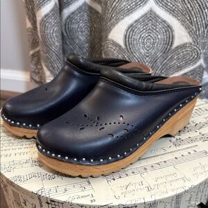 Troentorps O’Keefe Navy Blue Cut Out Leather Clogs SZ 35